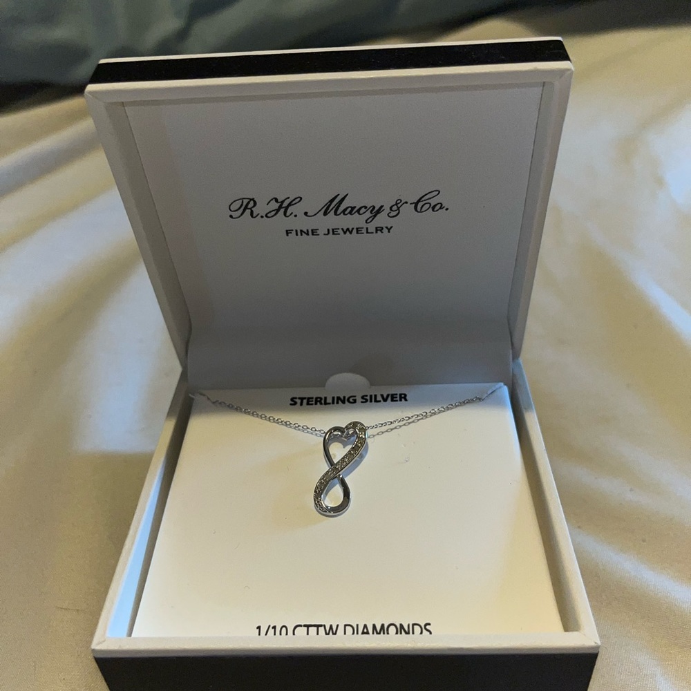Macys sterling silver necklace with diamonds